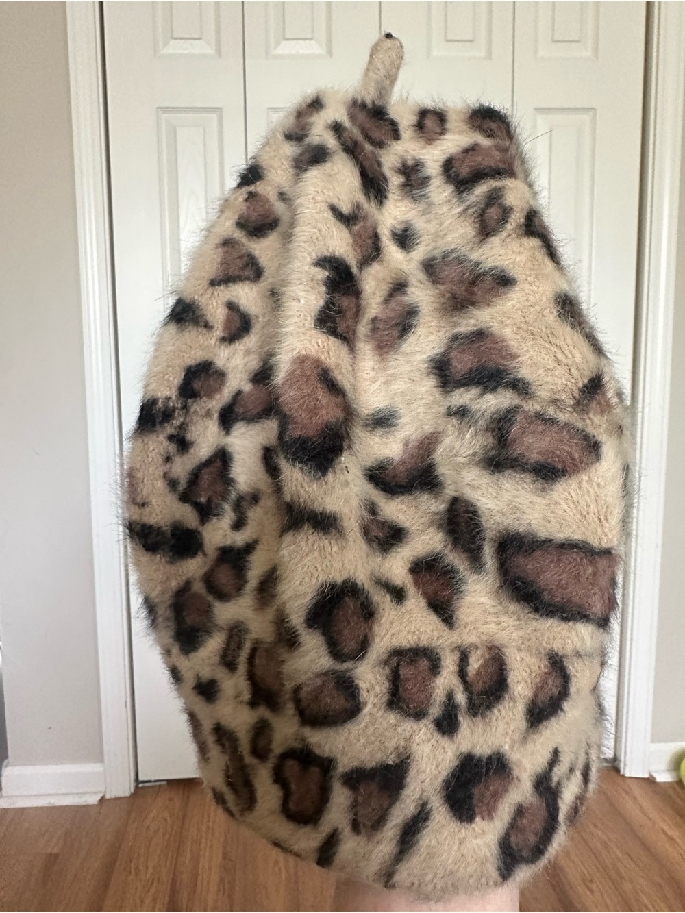 Charming Charlie Faux Fur Leopard Print hat.
41% real Angora rabbit hair - Picture 5 of 6
